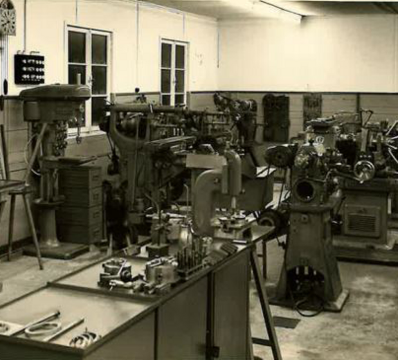 Historisches Bild aus der Produktion von Brüstle Mechanik